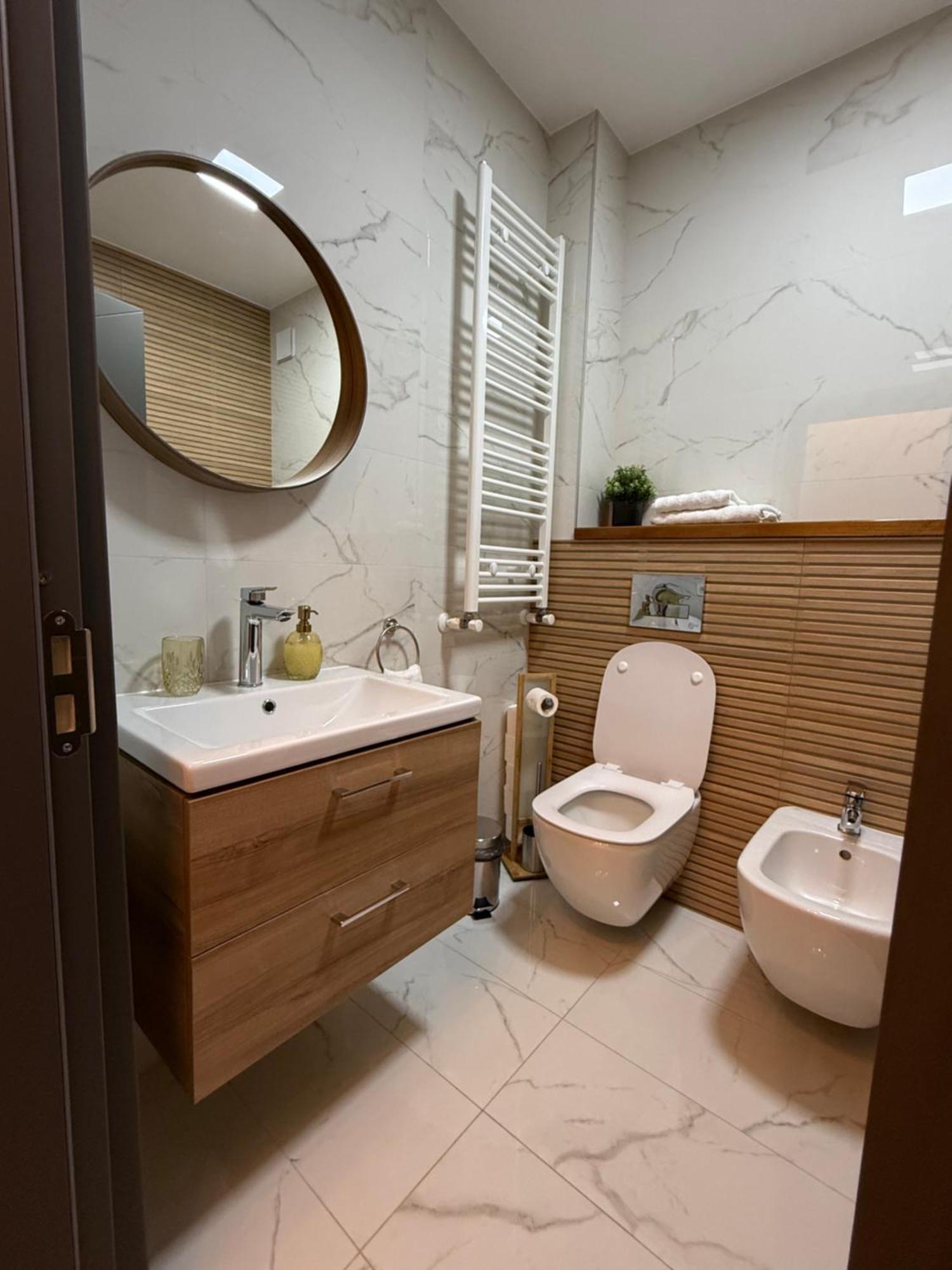 Illy Home Ramnicu Valcea Exterior photo